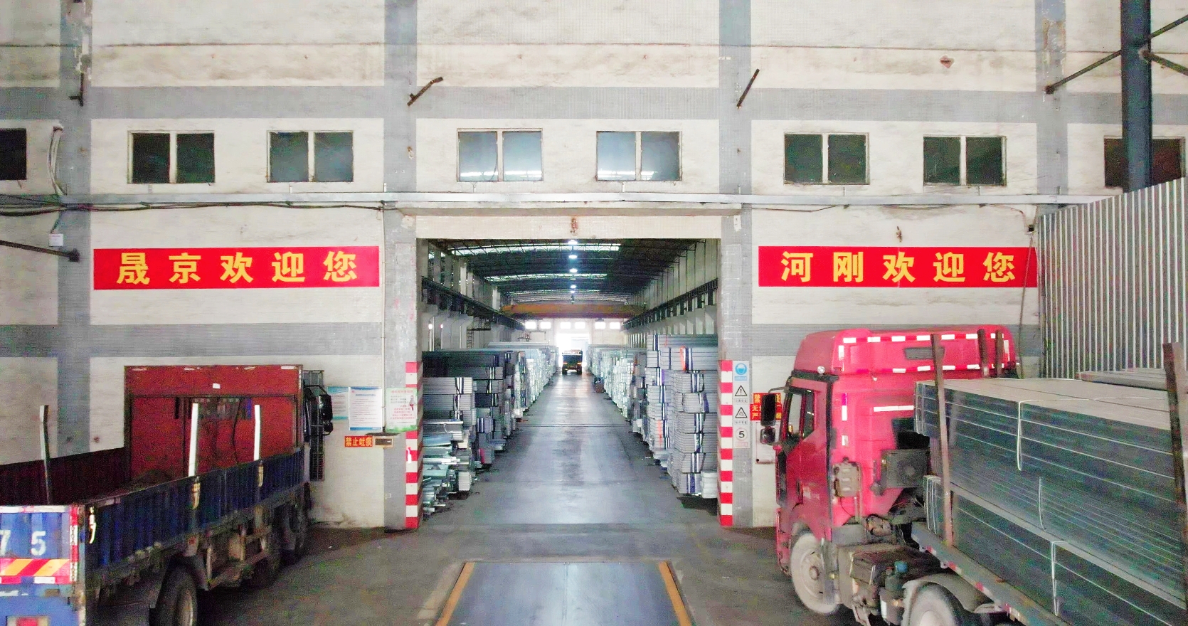 ​晟京钢铁河刚仓